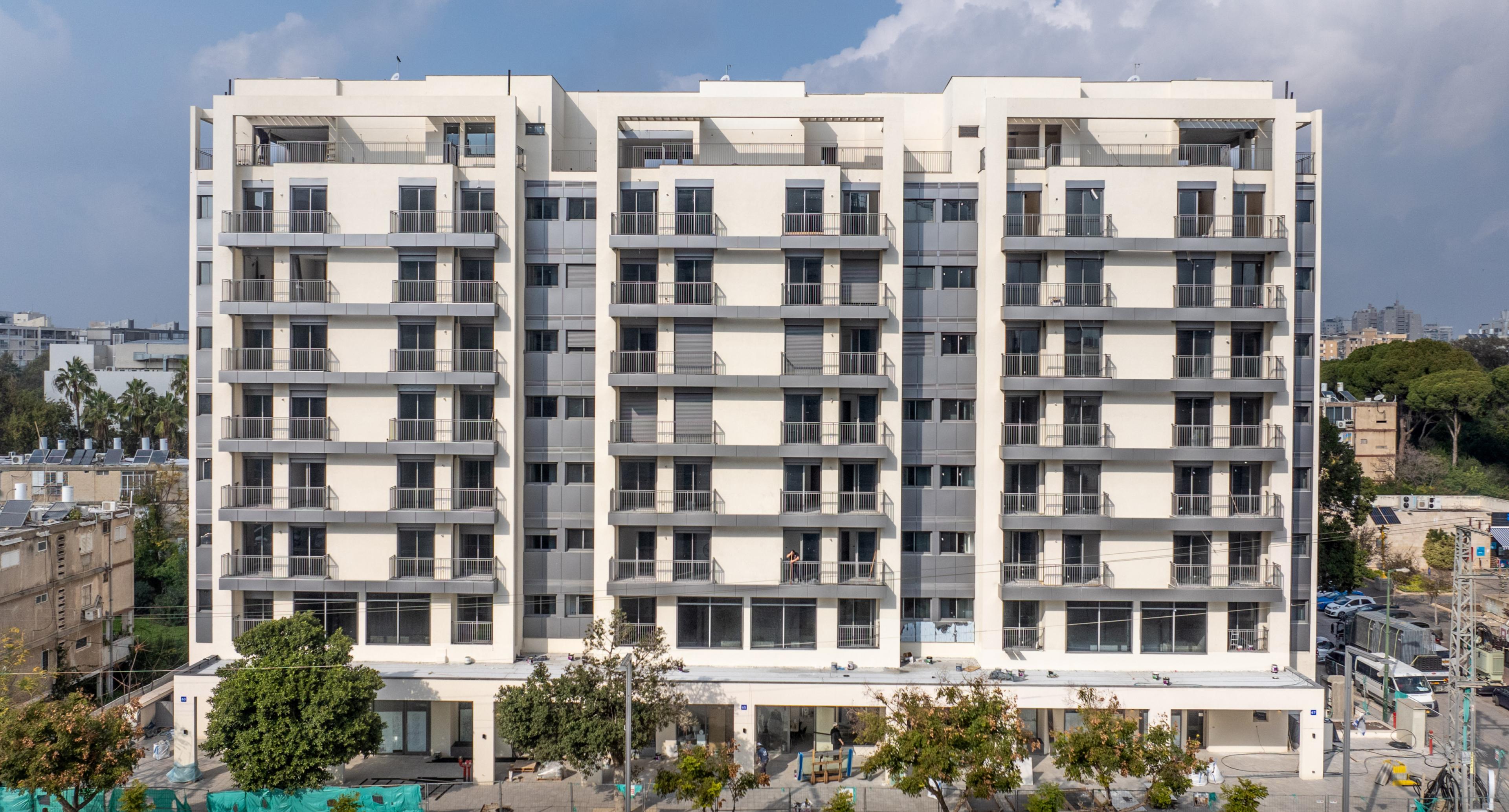 בנייני מגורים בלב שטח עירוני Residential Buildings in the Heart of an Urban Area