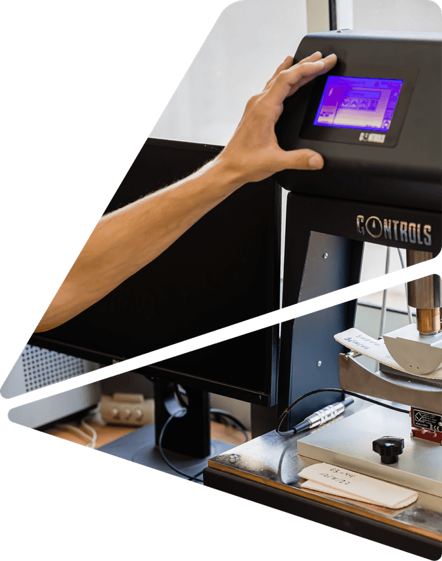 שימוש בטכנולוגיה מתקדמת Use of Advanced Technology